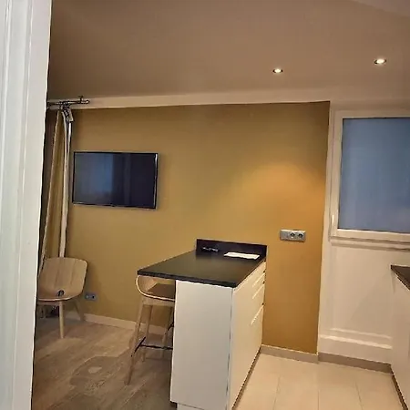 S18933 - 2 Personne A Appartement Parijs